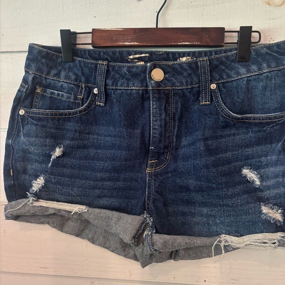 7 For All Mankind Womens 6 Weekend Short
Cut off Blue Jeans Shorts
Distressed - Picture 2 of 15
